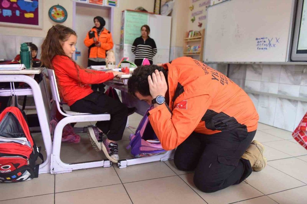 6 Bin Öğrenciye Afet Eğitimi Verildi