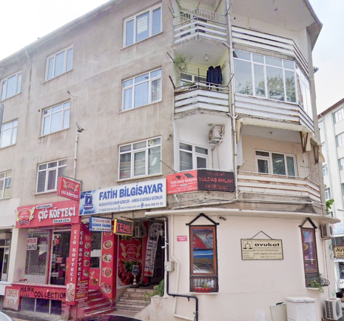 balkondan-dusen-kadin-hayatini-kaybetti1.jpg