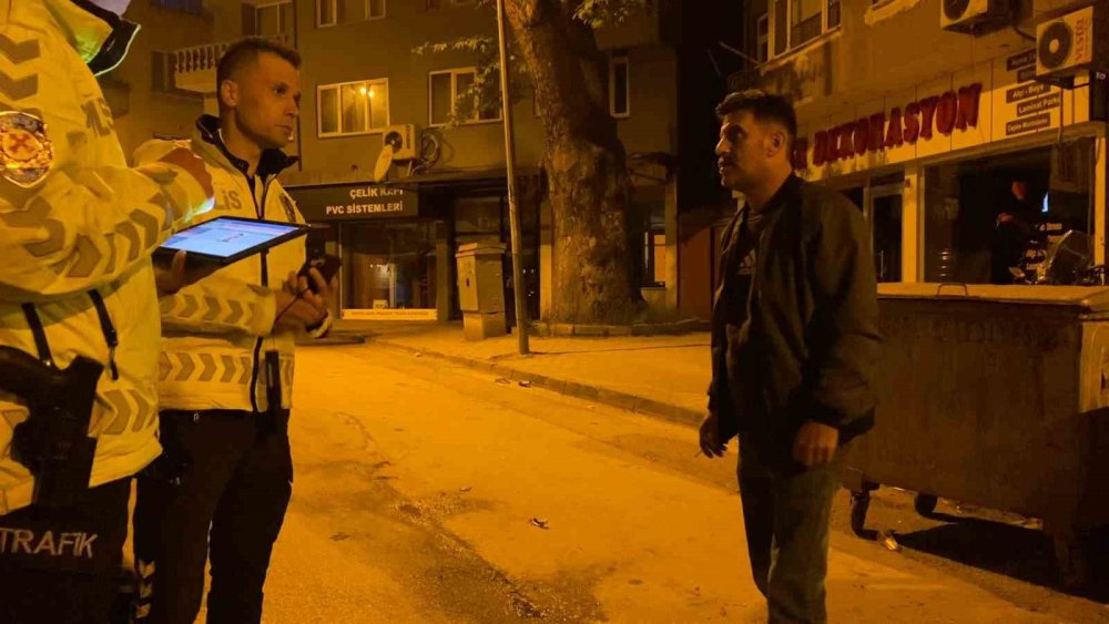 Polisin Alkollü Sürücüyle İmtihanı Kameraya Yansıdı