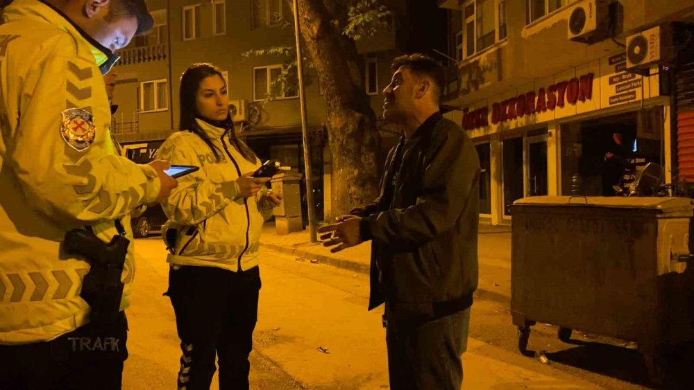 Polisin Alkollü Sürücüyle İmtihanı Kameraya Yansıdı