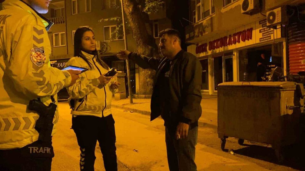 Polisin Alkollü Sürücüyle İmtihanı Kameraya Yansıdı