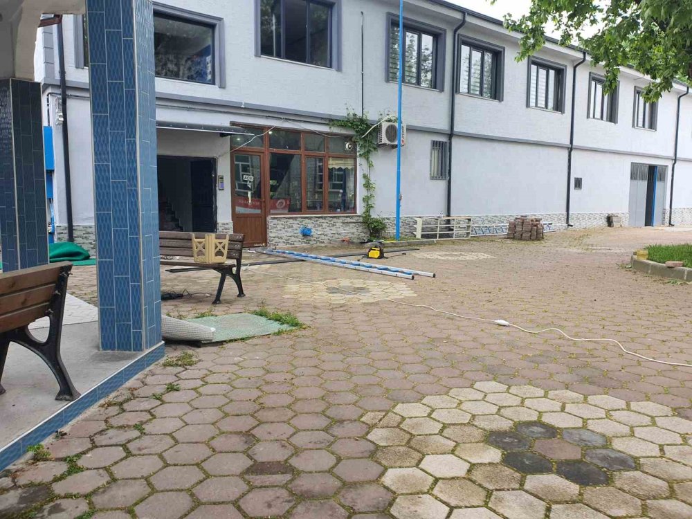 Tabela Takarken Düşen Din Görevlisi Yaralandı