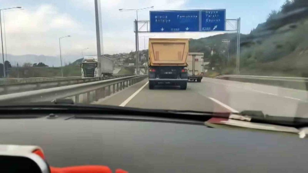 D-650’de Otomobiller Kamyona Yetişemedi