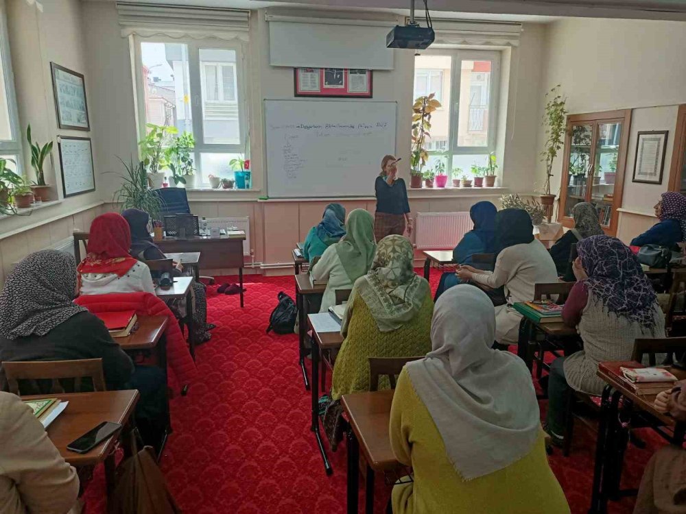 ‘Değerlerin Edinilmesinde Ailenin Rolü’ Eğitimi Verildi