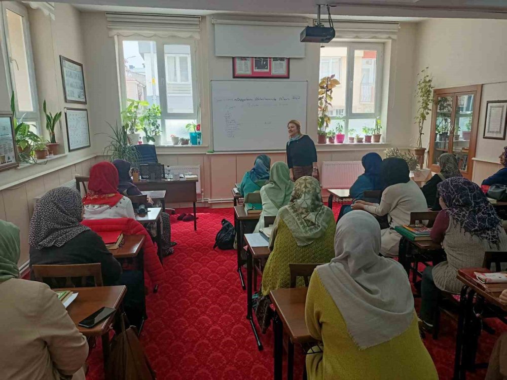 ‘Değerlerin Edinilmesinde Ailenin Rolü’ Eğitimi Verildi