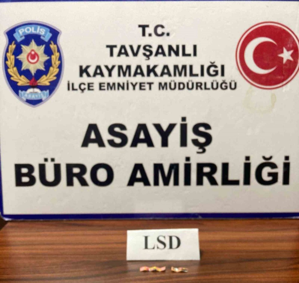 Kitap Arasına Uyuşturucu Koyarak Satan Şüpheli Tutuklandı