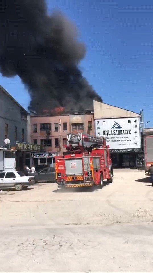 Mobilya İmalathanesinde Yangın