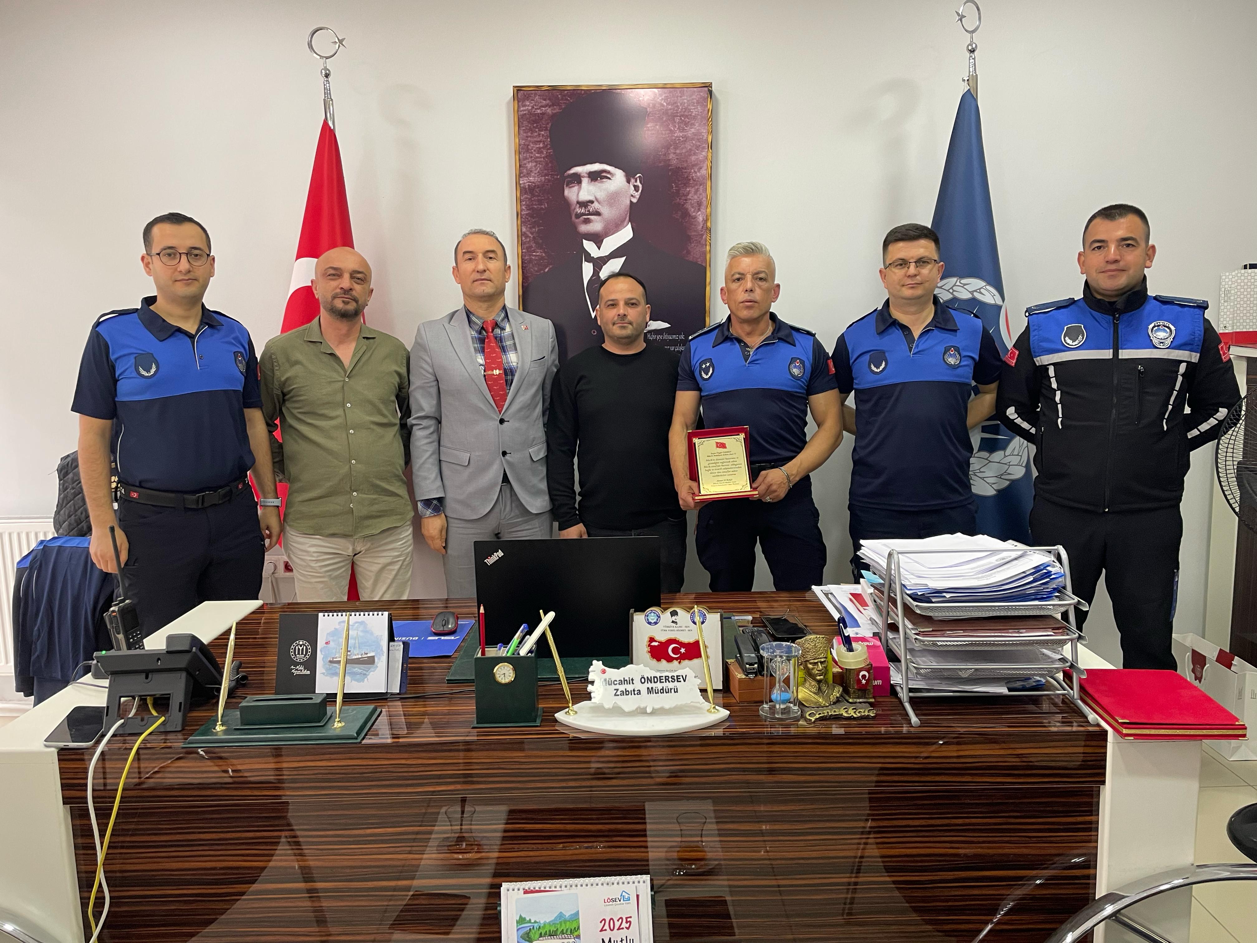 zabita-ekiplerine-tesekkur-plaketi-verildi.jpg