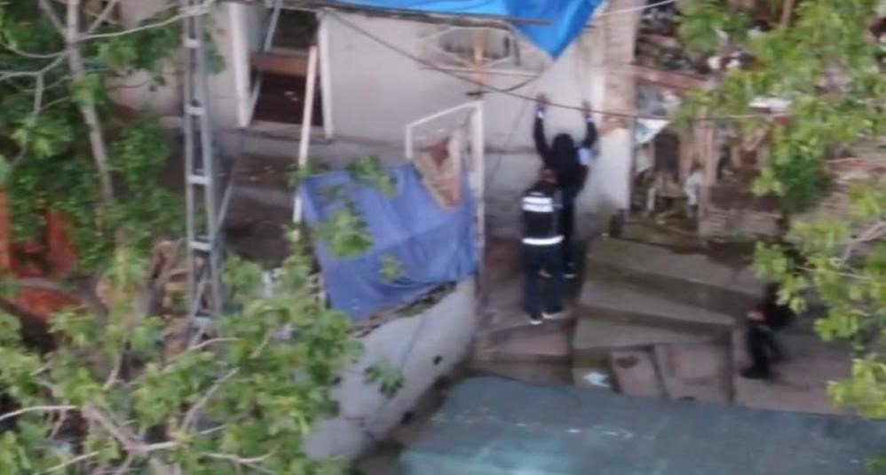 Zehir Tacirlerine Yapılan Baskında 34 Şüpheli Tutuklandı