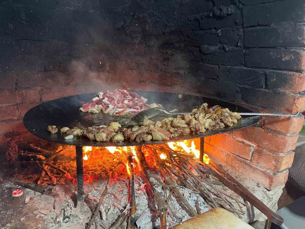 Kavurma ve güveç geleneği yaşatılmaya devam ediyor