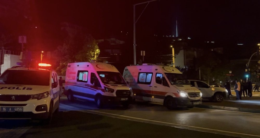 Kırmızı Işıkta Geçen Otomobil Taksiye Çarptı: 7 Yaralı