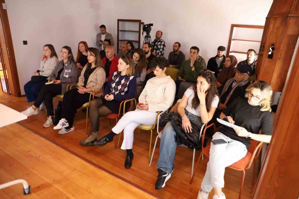 Sanat Tarihine Yolculuk Yapıyorlar