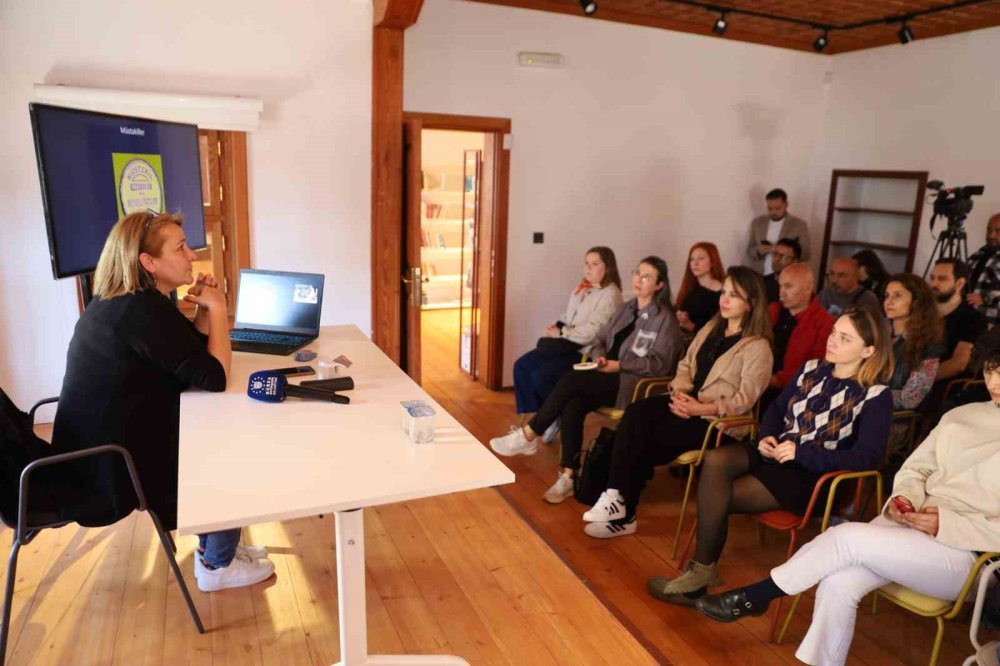 Sanat Tarihine Yolculuk Yapıyorlar