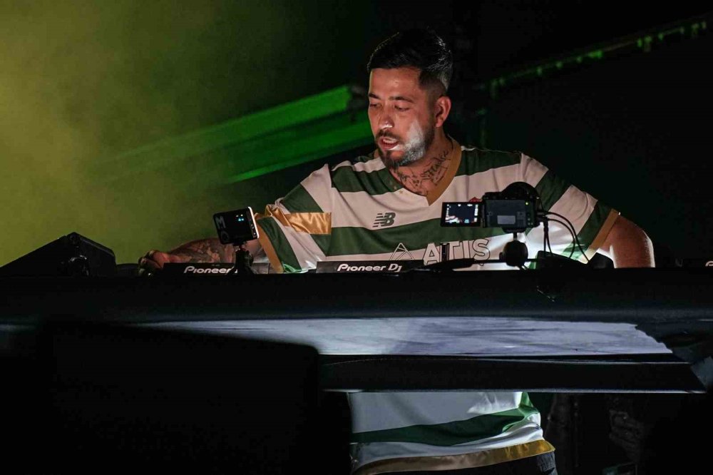 Türk Dj Mahmut Orhan Memleketinde Sahneye Bursaspor Formasıyla Çıktı