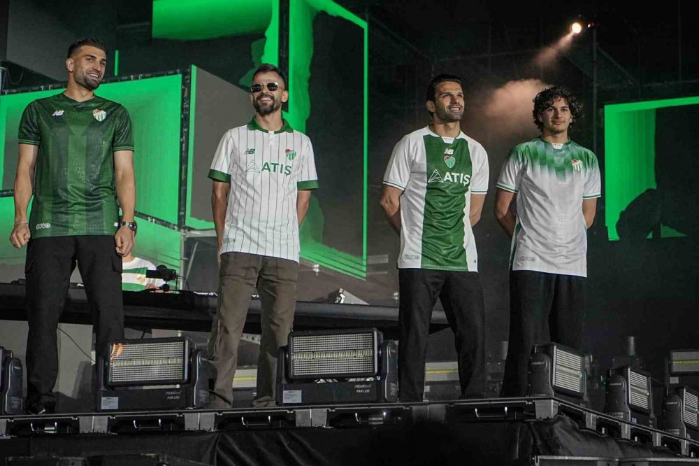 Türk Dj Mahmut Orhan Memleketinde Sahneye Bursaspor Formasıyla Çıktı