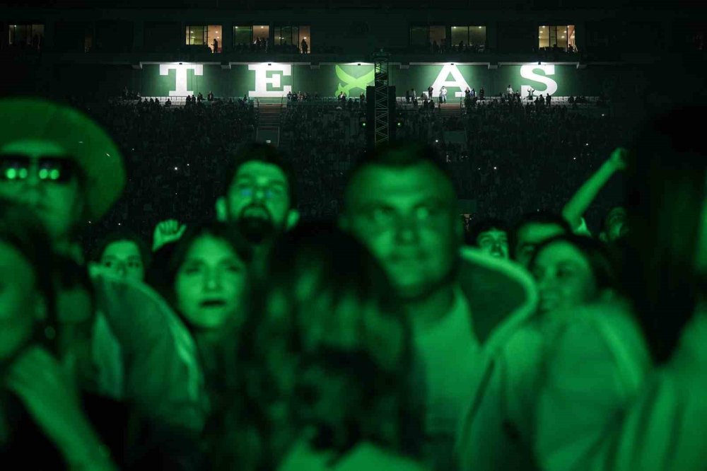 Türk Dj Mahmut Orhan Memleketinde Sahneye Bursaspor Formasıyla Çıktı