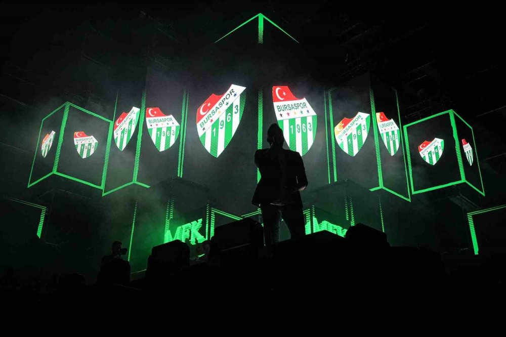 Türk Dj Mahmut Orhan Memleketinde Sahneye Bursaspor Formasıyla Çıktı