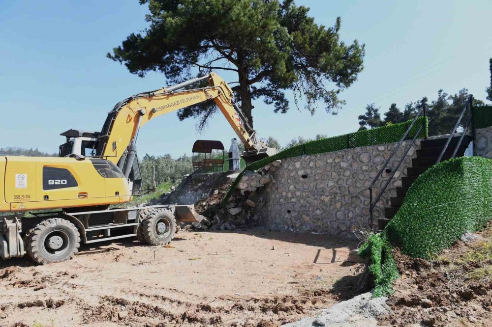 25 Kaçak Yapı Yıkıldı
