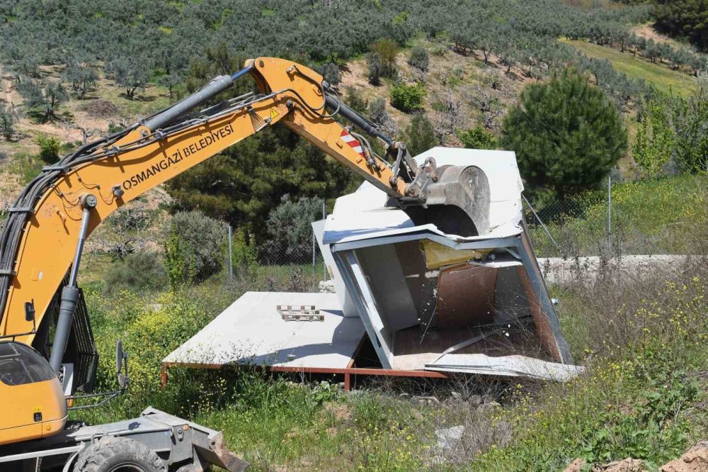 25 Kaçak Yapı Yıkıldı