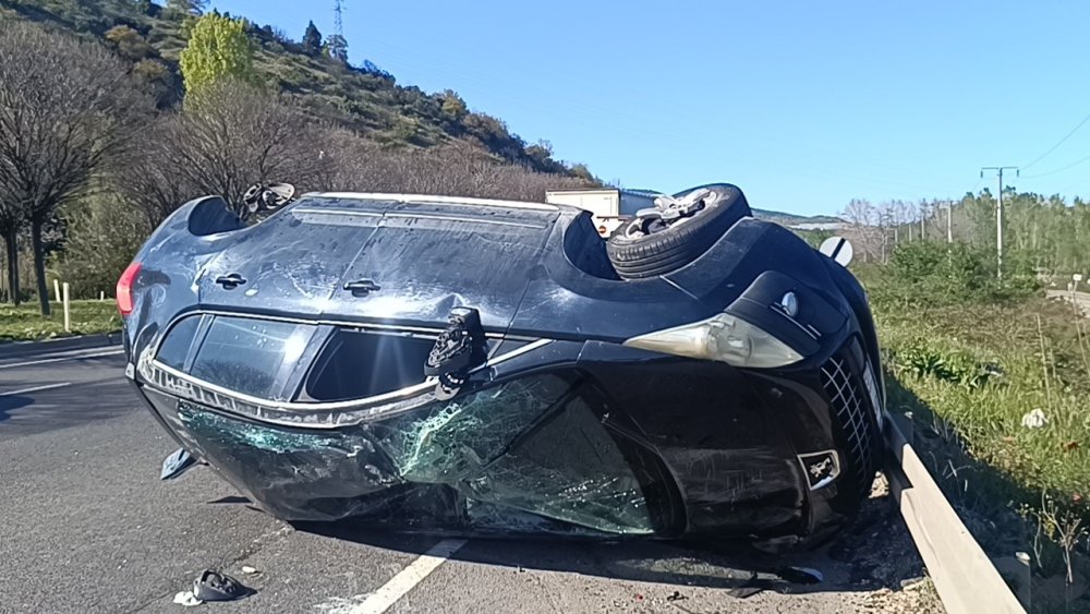Çarpışan Otomobillerden Biri Takla Attı: 1 Yaralı