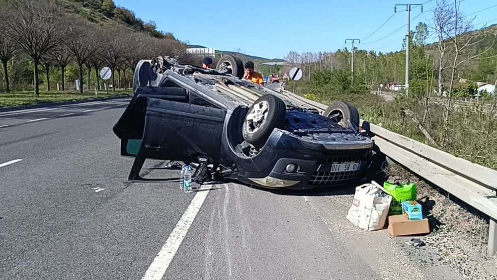 Çarpışan Otomobillerden Biri Takla Attı: 1 Yaralı