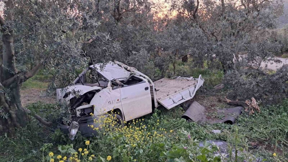 Kontrolden Çıkan Kamyonet Hurdaya Döndü!