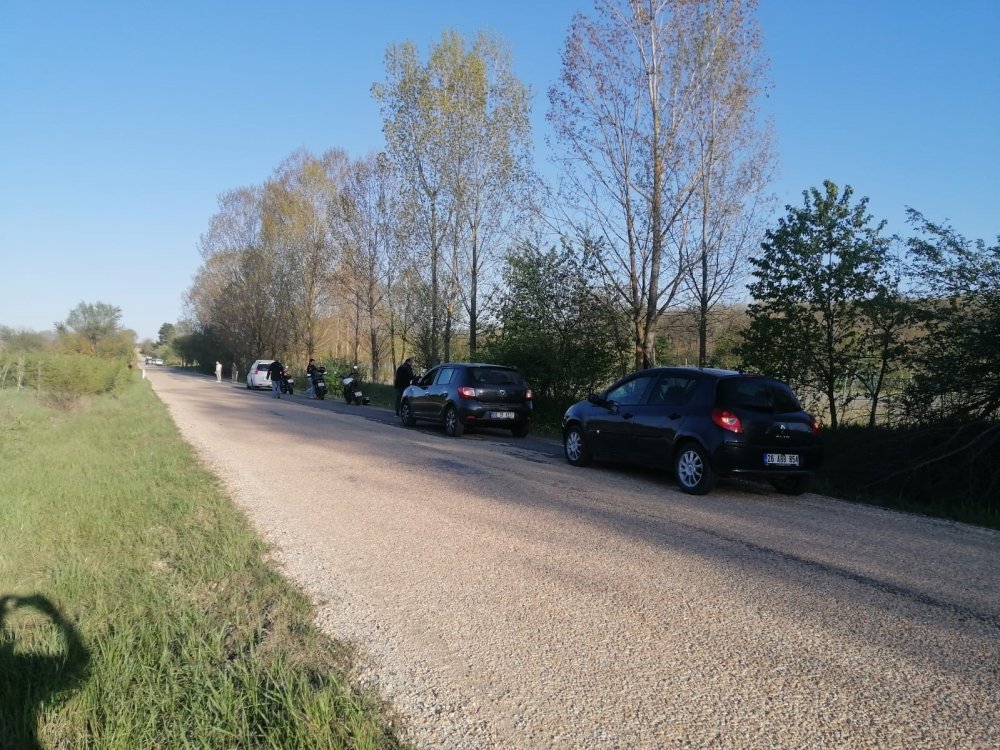 Motosiklet ile otomobil çarpıştı