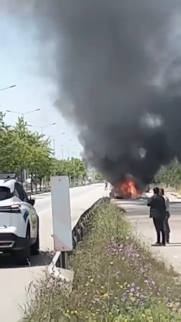 Seyir Halindeki Otomobil Alev Alev Yandı