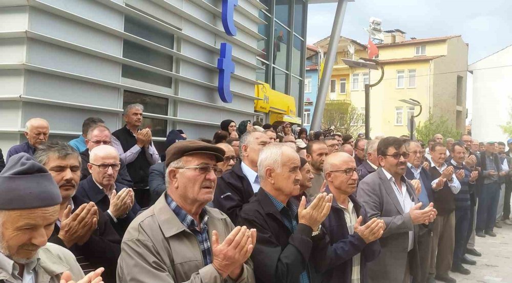 Hacı Adayları Dualarla Uğurlandı