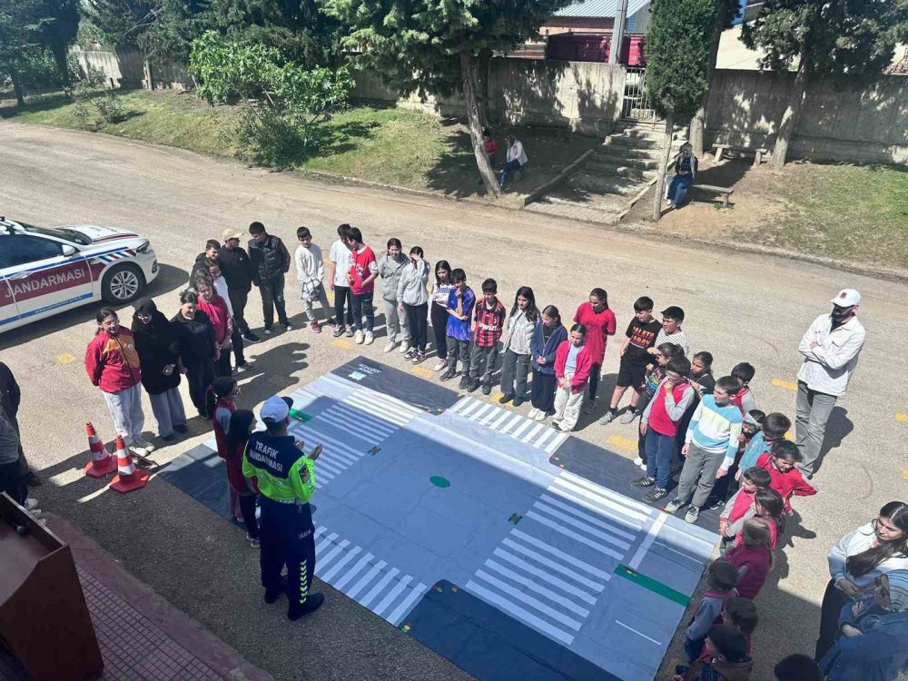 Trafik Haftası Kapsamında Çocuklara Eğitim Verildi