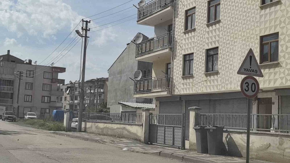 Balkondan Düşen Çocuk Yaralandı