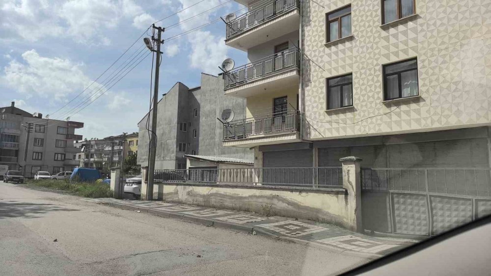 Balkondan Düşen Çocuk Yaralandı
