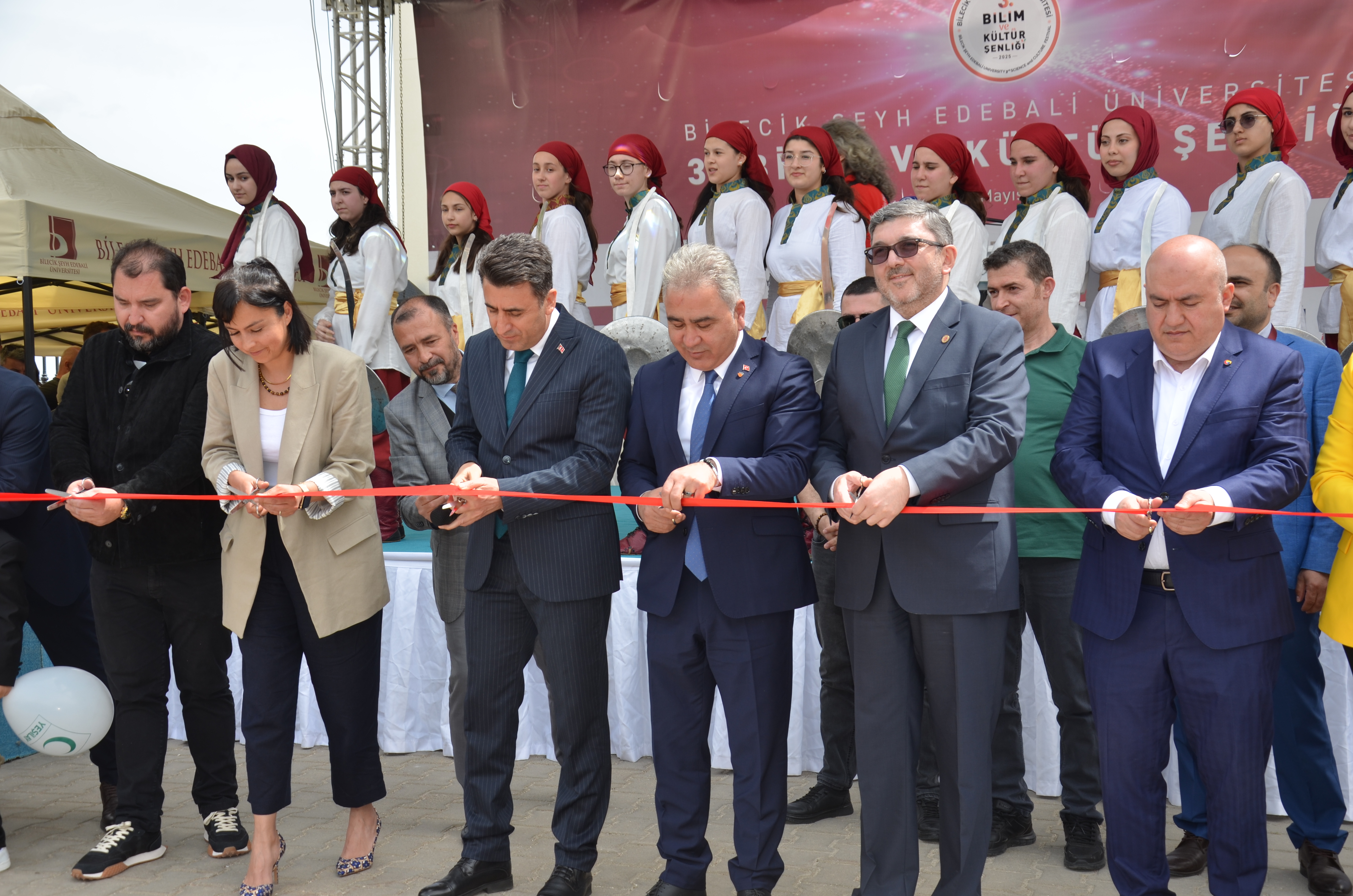 bilecik-seyh-edebali-universitesinde-3-bilim-senligi-coskuyla-basladi-10.jpg