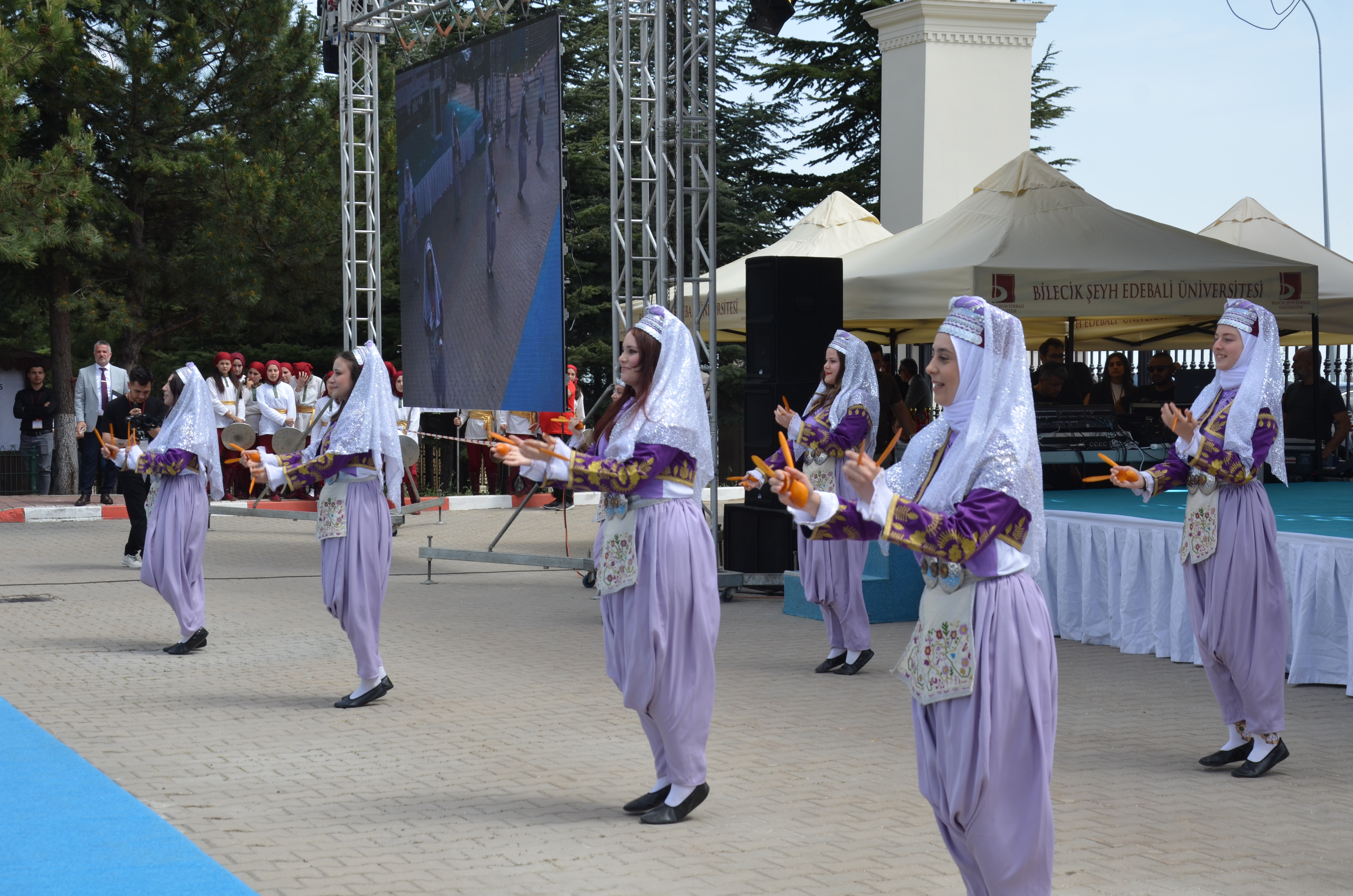 bilecik-seyh-edebali-universitesinde-3-bilim-senligi-coskuyla-basladi-13.jpg