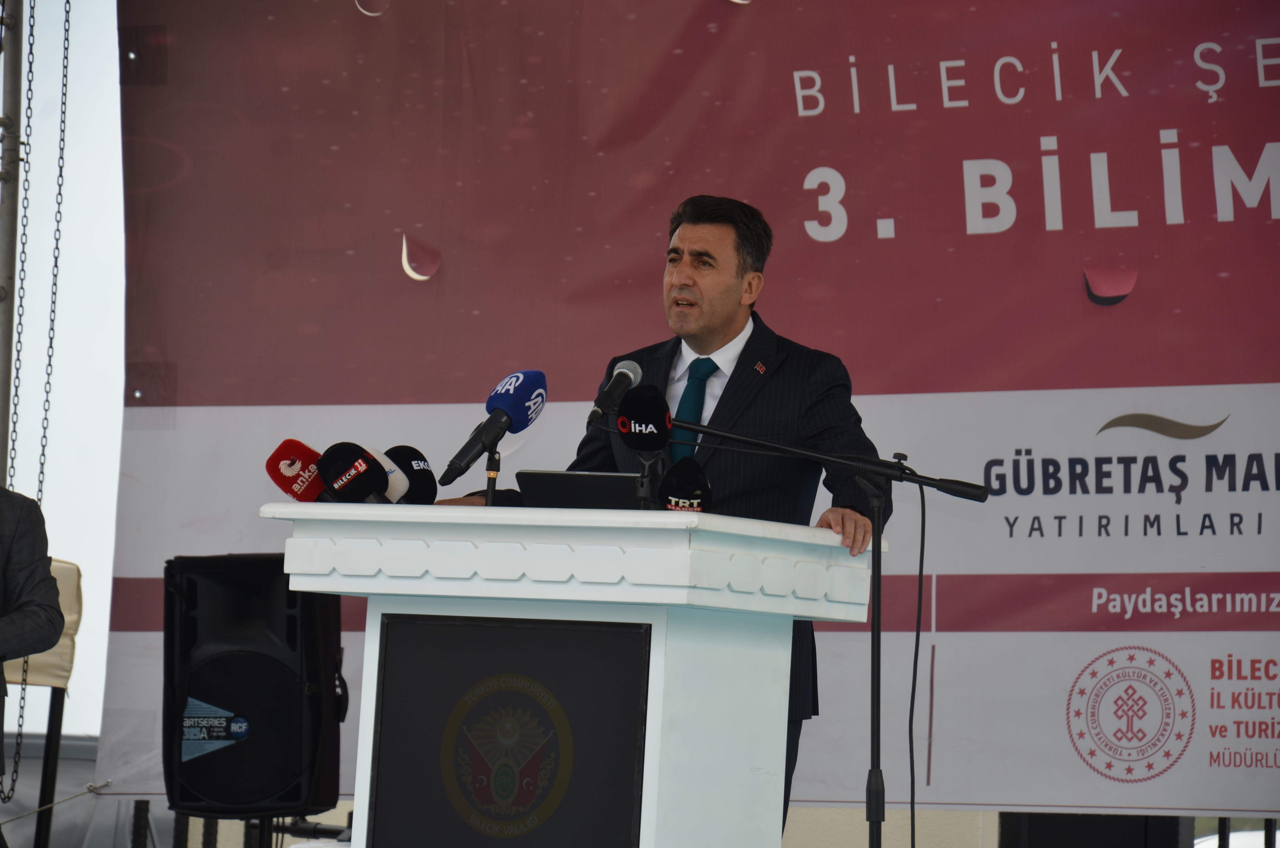 bilecik-seyh-edebali-universitesinde-3-bilim-senligi-coskuyla-basladi-2.jpg