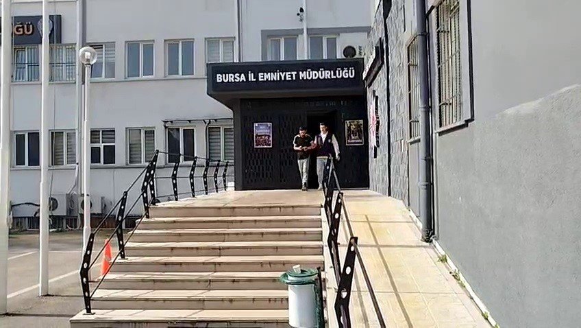 Çaldığı Araç Arıza Yaptı, Hırsız Böyle Yakalandı