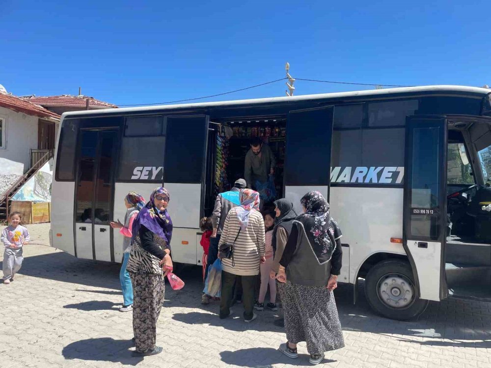 Marketini ’sırtına’ Sarıp Köyleri Gezmeye Başladı; "O Olmasa Aç Kalırız"