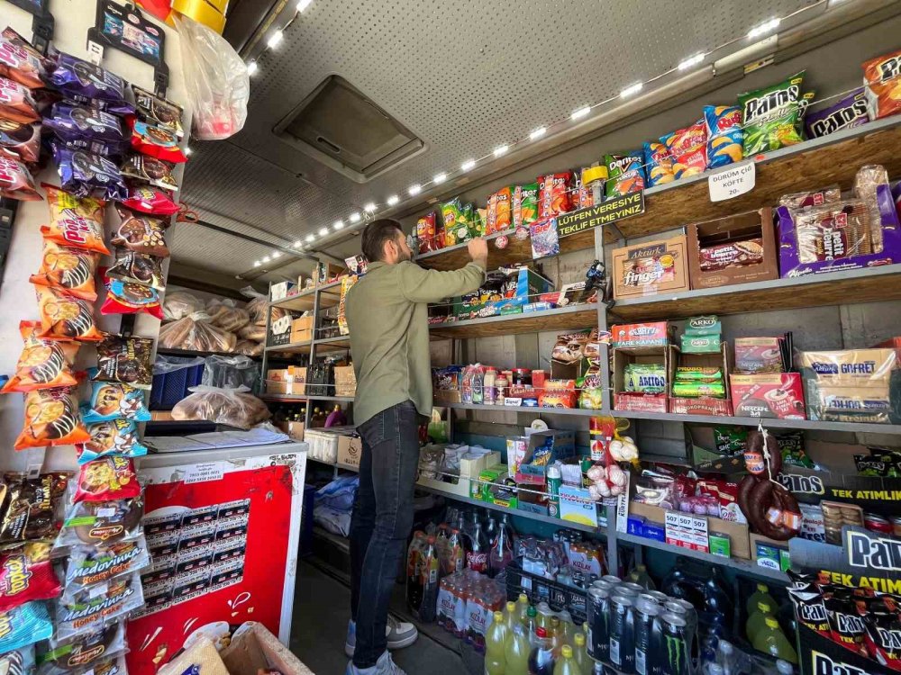 Marketini ’sırtına’ Sarıp Köyleri Gezmeye Başladı; "O Olmasa Aç Kalırız"