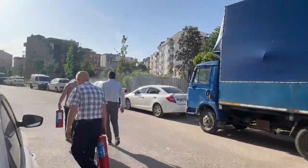 Park Halindeki Otomobil Alev Alev Yandı