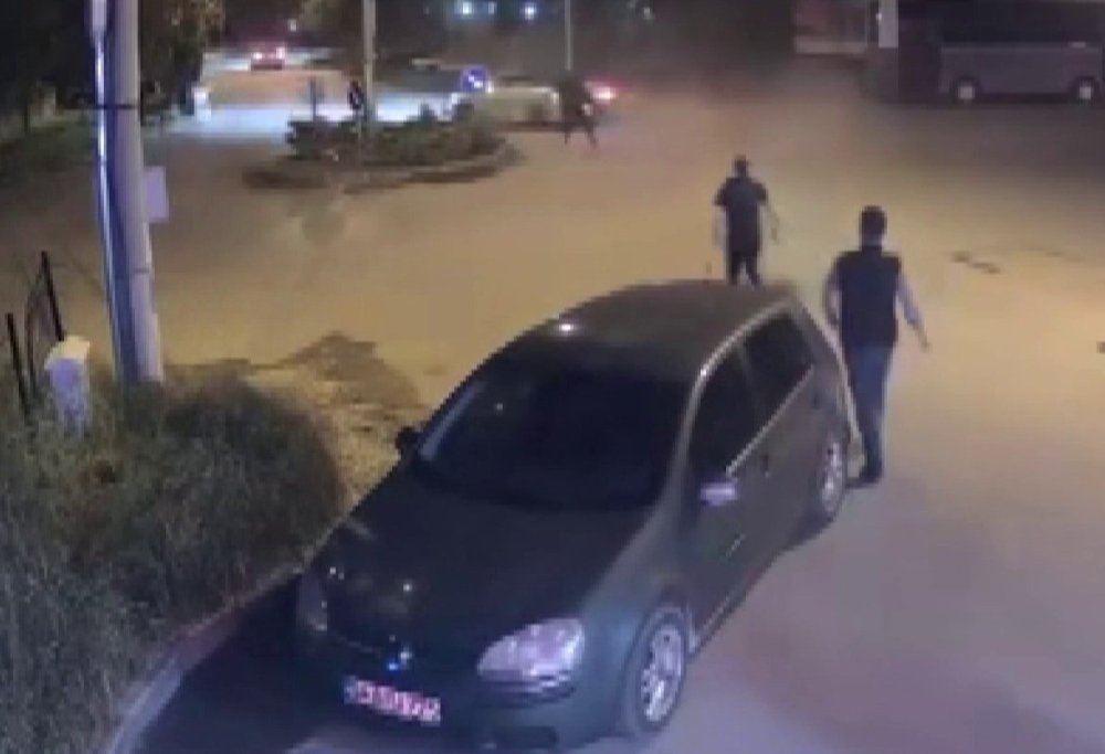 Drift Yapan Lüks Otomobili, Tabureyle Kovaladı