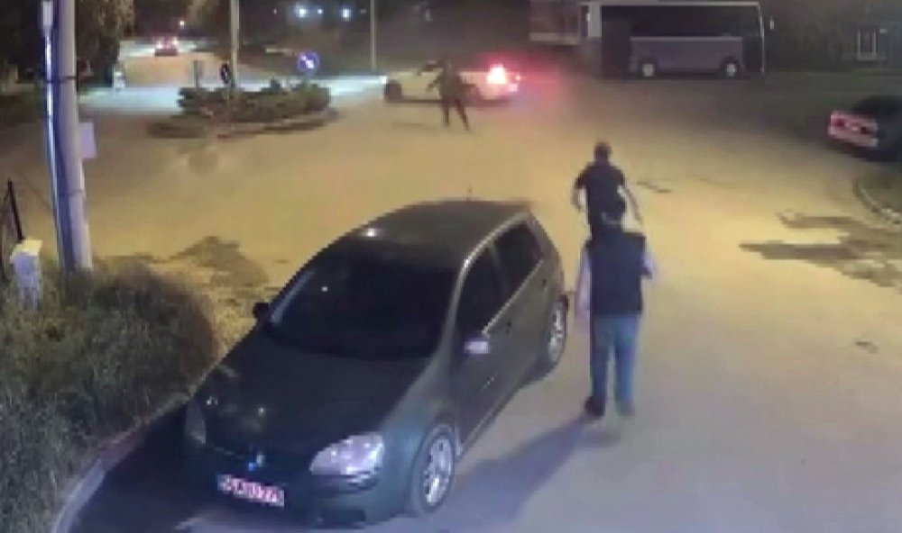 Drift Yapan Lüks Otomobili, Tabureyle Kovaladı