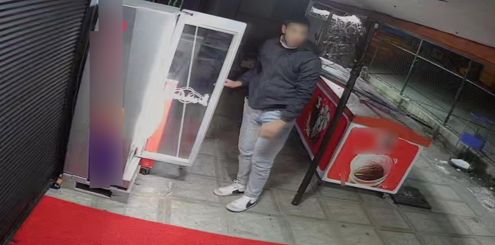 Enerji İçeceği Hırsızlığı Kameraya Yansıdı