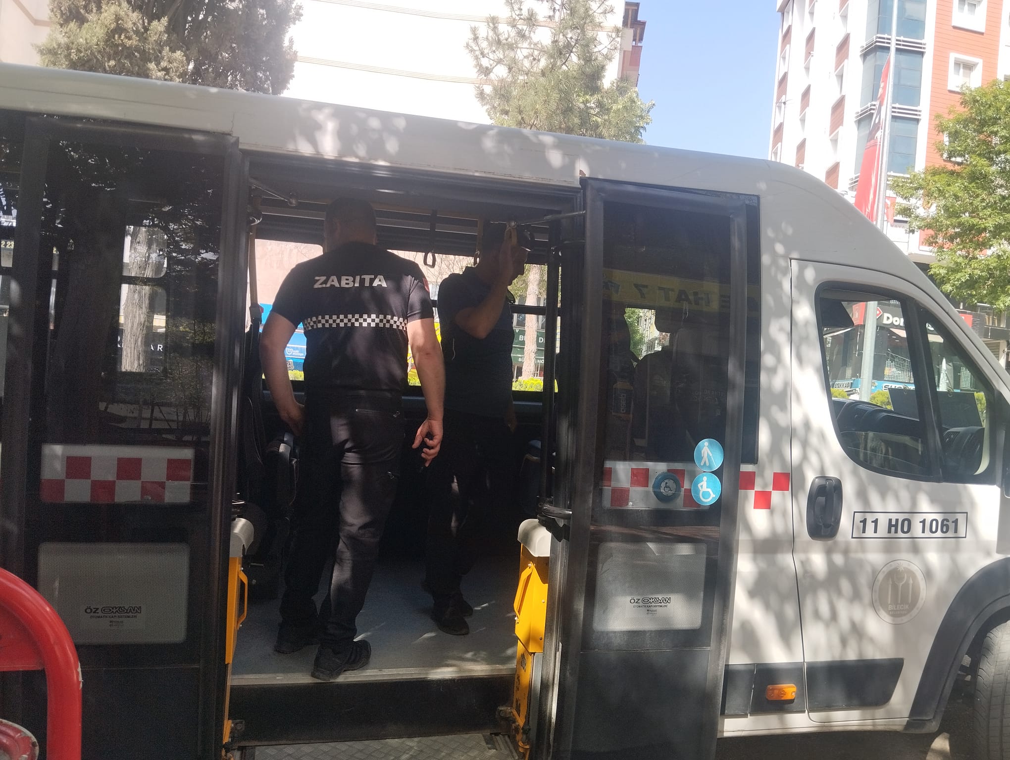 halk-otobuslerine-zabita-denetimi-ruhsat-temizlik-ve-bilgilendirme-kontrol-edildi-4.jpg