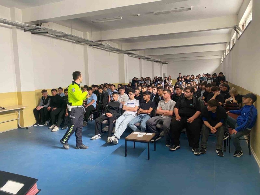 Öğrencilere Trafik Bilinci Eğitimi Verildi