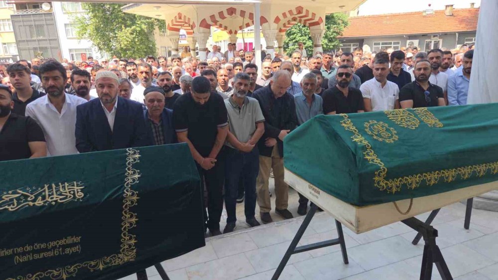 Büyük Acı...Yan Yana 3 Cenaze