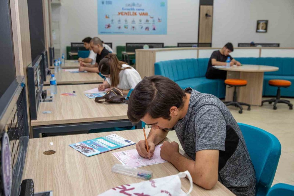 Üniversite Adaylarına Sınav Provası