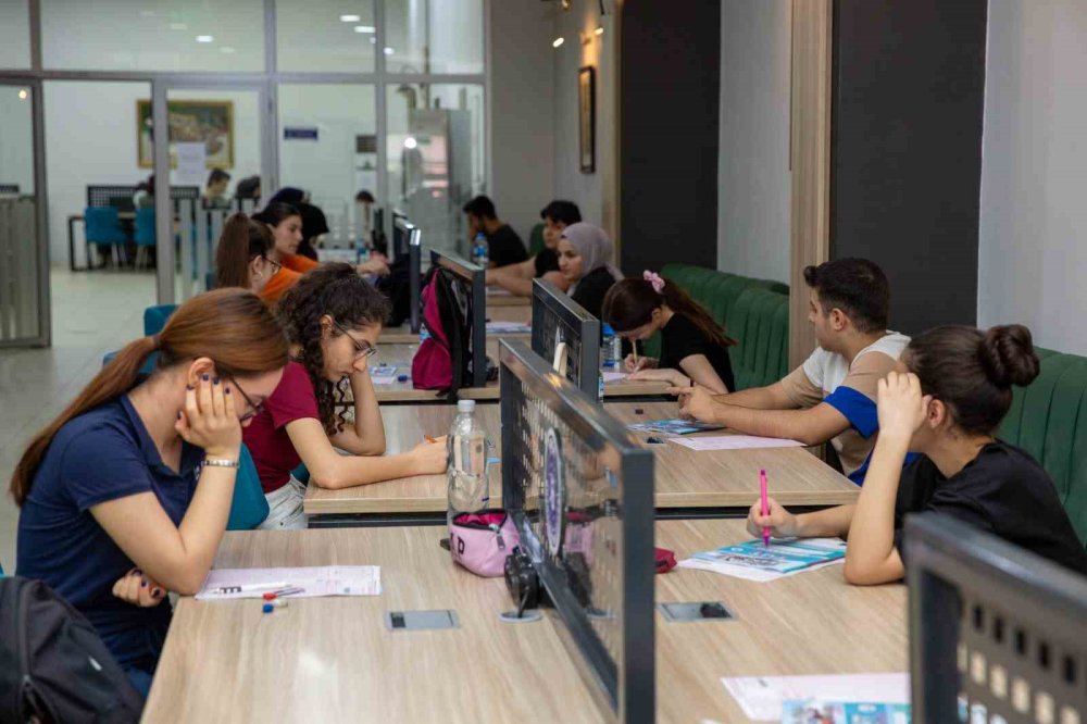 Üniversite Adaylarına Sınav Provası