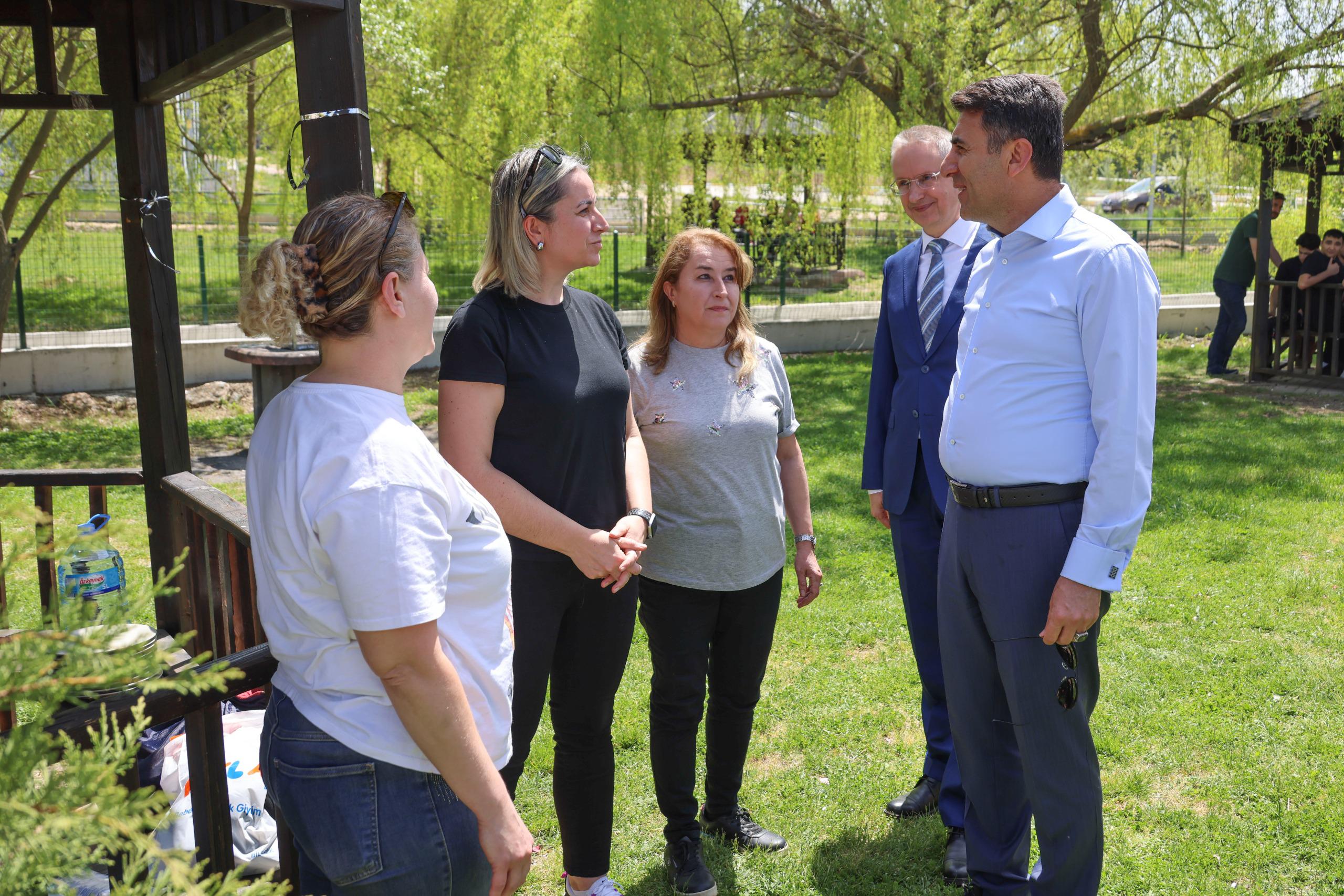 vali-aygol-yksye-hazirlanan-ogrencilerle-bir-araya-geldi1.jpg