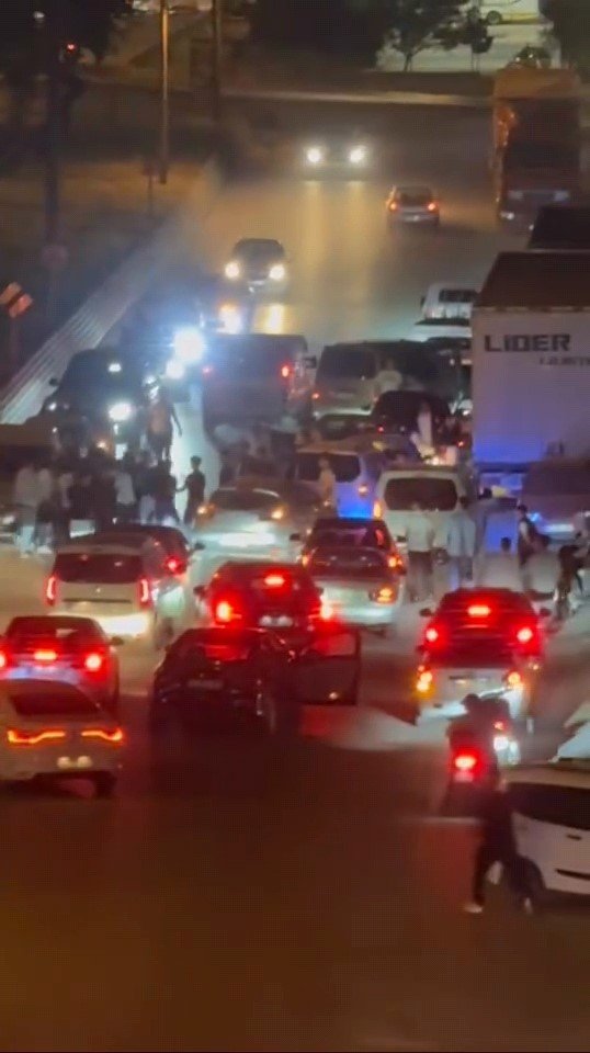 Asker Konvoyunda Kavga Ettiler!