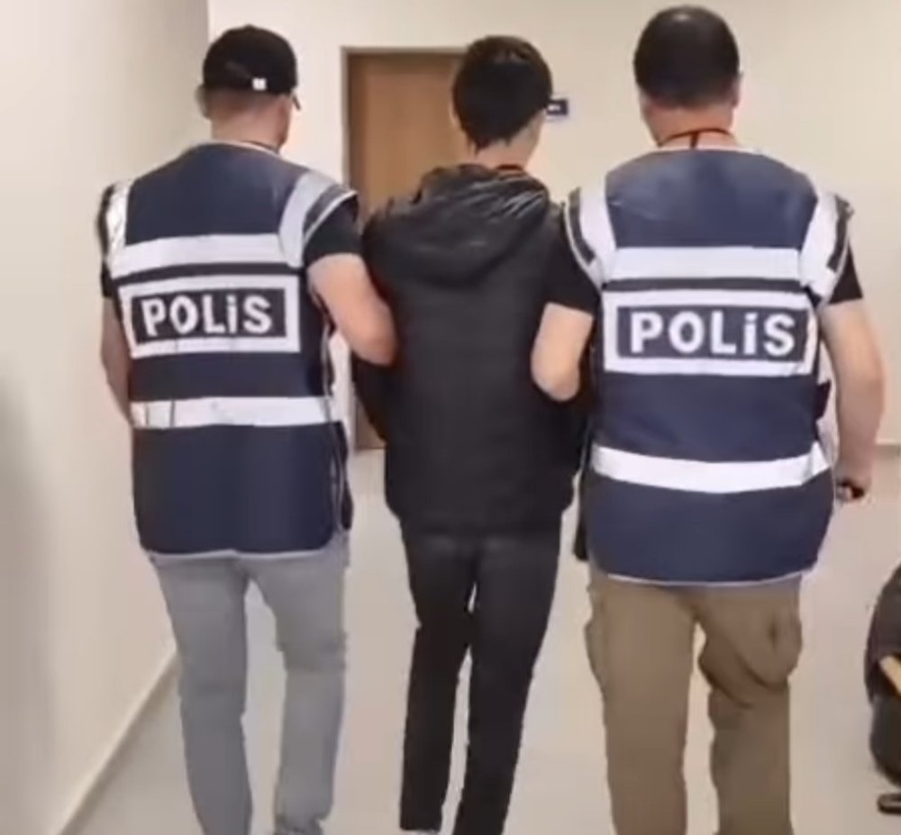 Hırsızlık Zanlısı Saklandığı Binanın Çatısında Yakalandı
